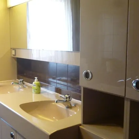 Grosse Mit Vier Schlafzimmern Apartman